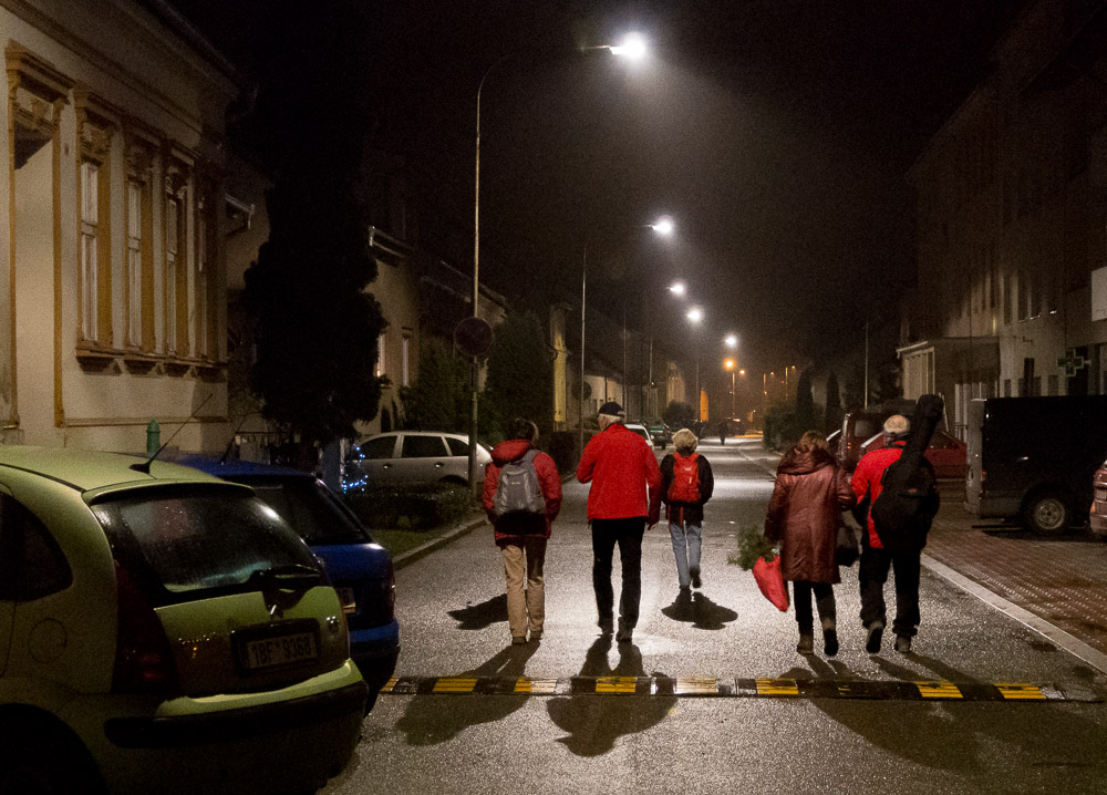 Výlet z Bílovic do Bílovic. Tři vlaky jsme nechali ujet - u Ševčíků bylo náramně fajn.