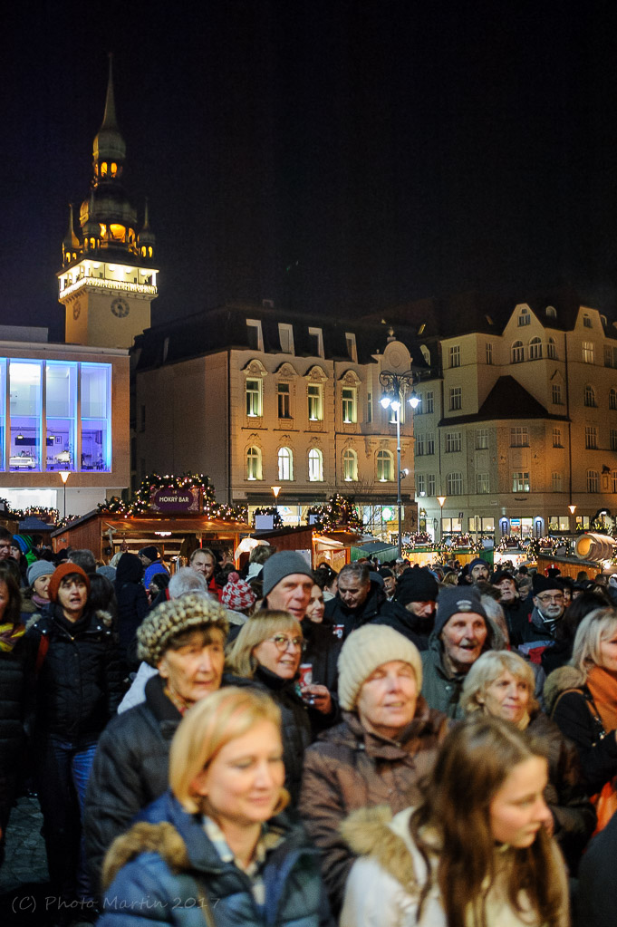 Zelňák byl zaplněn dychtivými diváky. Ale kalhotky vrhány nebyly - fakt byla dost kosa.