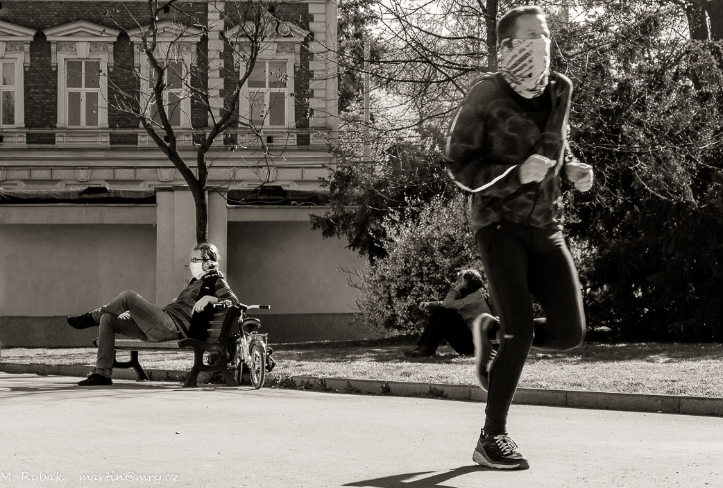 Začala doba roušek