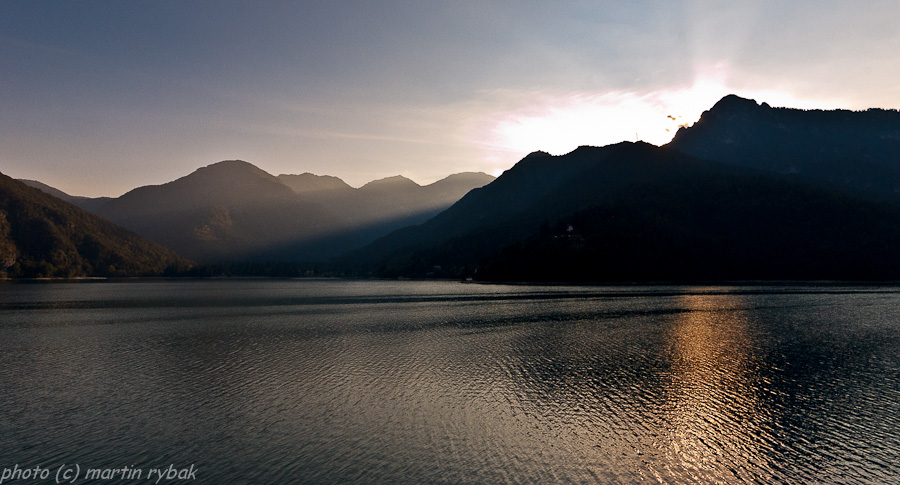 Lago di Ledro je v horách nad Biacesou - až tady jsme narazili na otevřenou kavárnu
