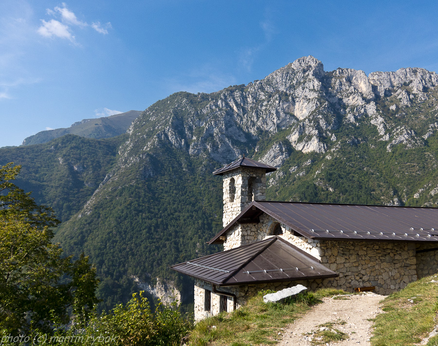Kaplička San Giovanni na zpáteční cestě.