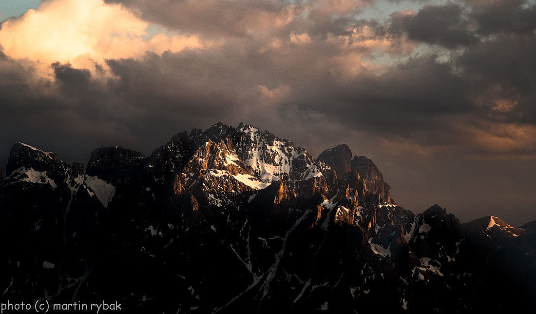 Rotwandspitze a Elfer, vzadu Zwölfer, Sextenské Alpy