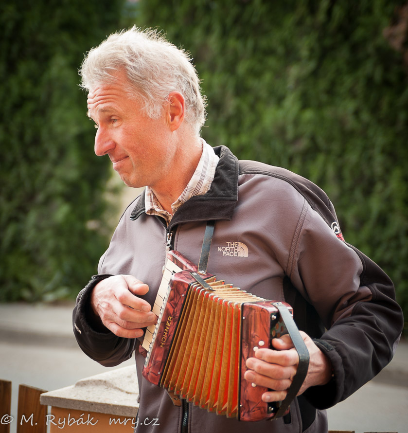 Potulný harmonikář dr. Vokurec